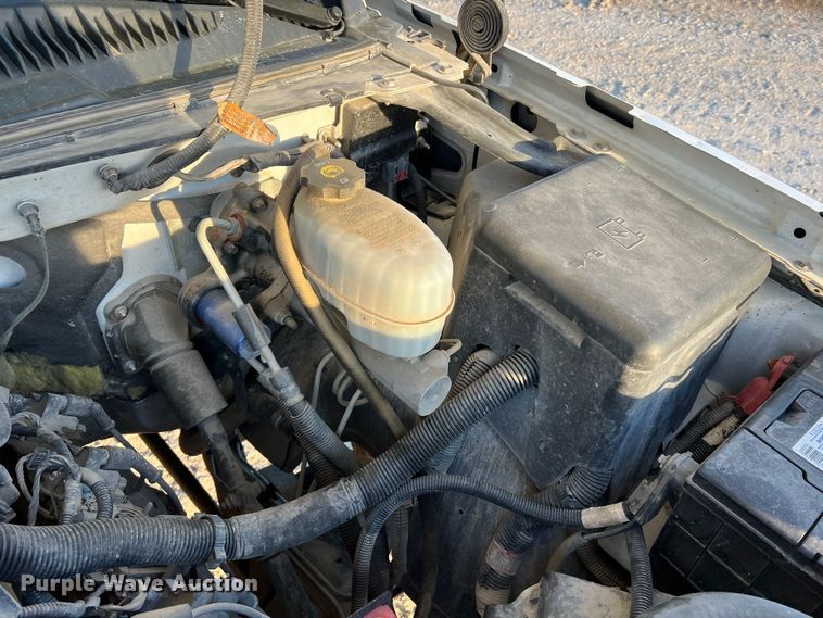 image for item MM9046 2003 Chevrolet Silverado 2500HD  utility bed pickup truck