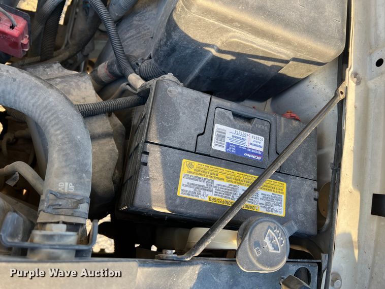 image for item MM9046 2003 Chevrolet Silverado 2500HD  utility bed pickup truck