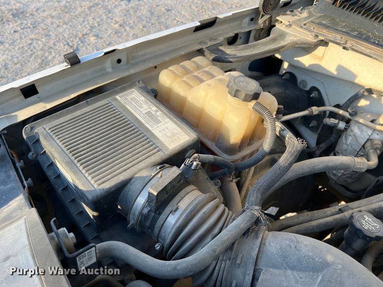 image for item MM9046 2003 Chevrolet Silverado 2500HD  utility bed pickup truck