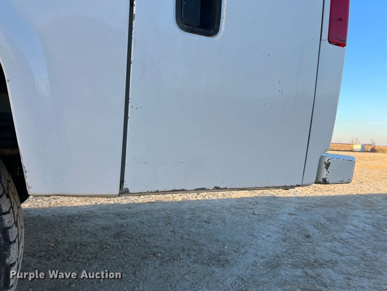 image for item MM9046 2003 Chevrolet Silverado 2500HD  utility bed pickup truck