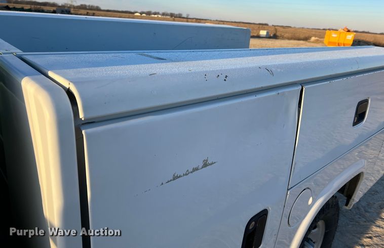 image for item MM9046 2003 Chevrolet Silverado 2500HD  utility bed pickup truck