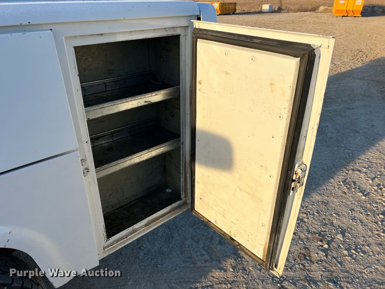 image for item MM9046 2003 Chevrolet Silverado 2500HD  utility bed pickup truck