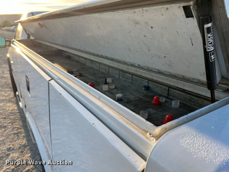 image for item MM9046 2003 Chevrolet Silverado 2500HD  utility bed pickup truck