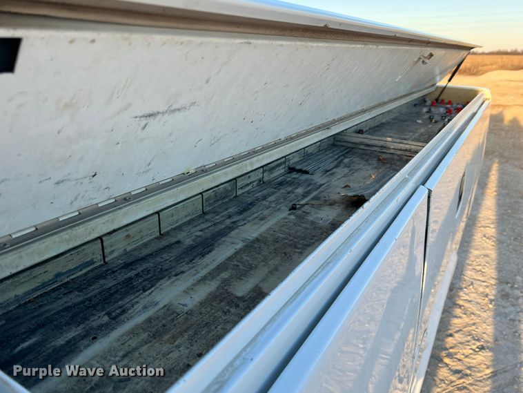 image for item MM9046 2003 Chevrolet Silverado 2500HD  utility bed pickup truck