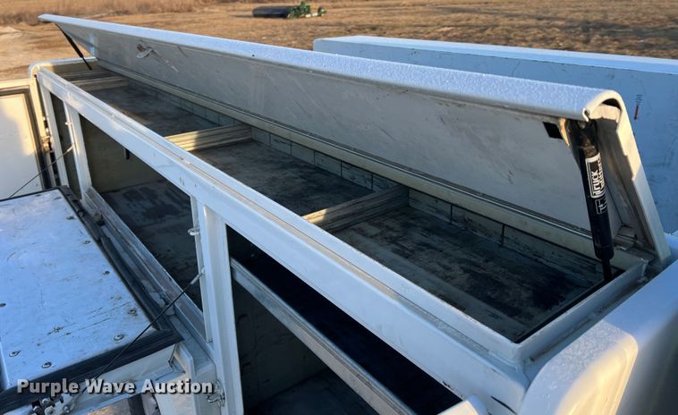 image for item MM9046 2003 Chevrolet Silverado 2500HD  utility bed pickup truck