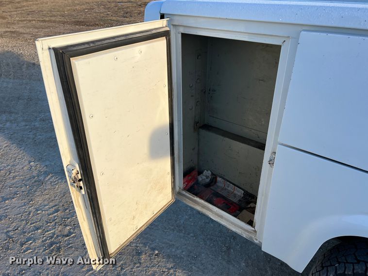 image for item MM9046 2003 Chevrolet Silverado 2500HD  utility bed pickup truck