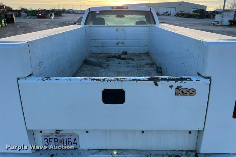 image for item MM9046 2003 Chevrolet Silverado 2500HD  utility bed pickup truck