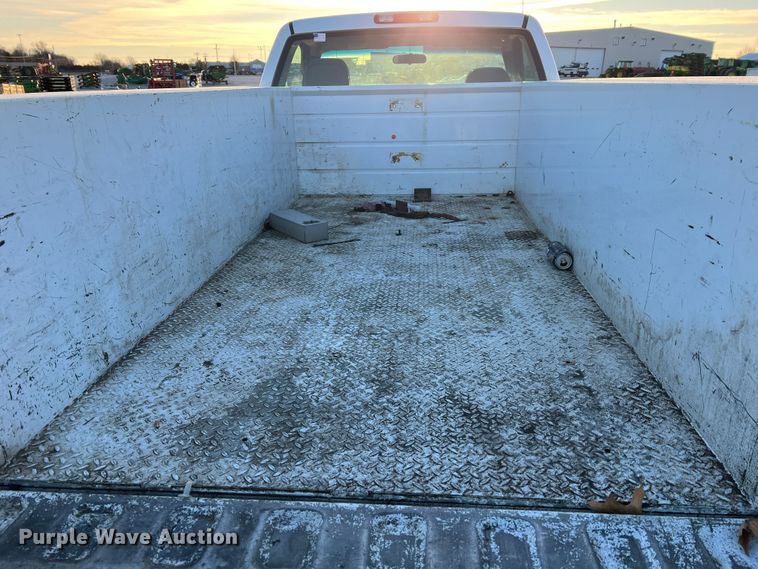 image for item MM9046 2003 Chevrolet Silverado 2500HD  utility bed pickup truck