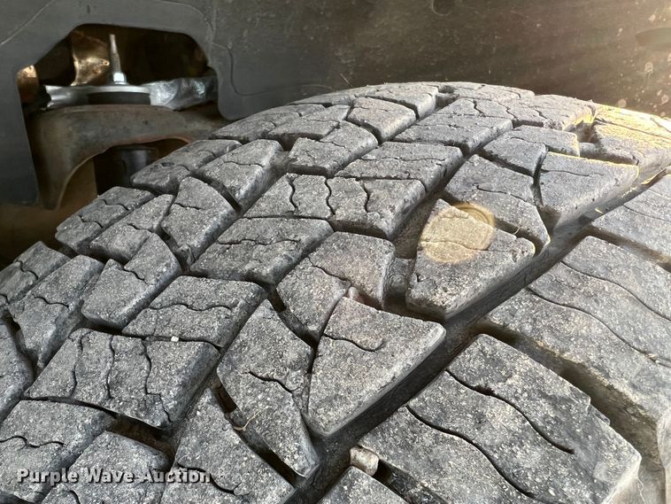 image for item MM9046 2003 Chevrolet Silverado 2500HD  utility bed pickup truck