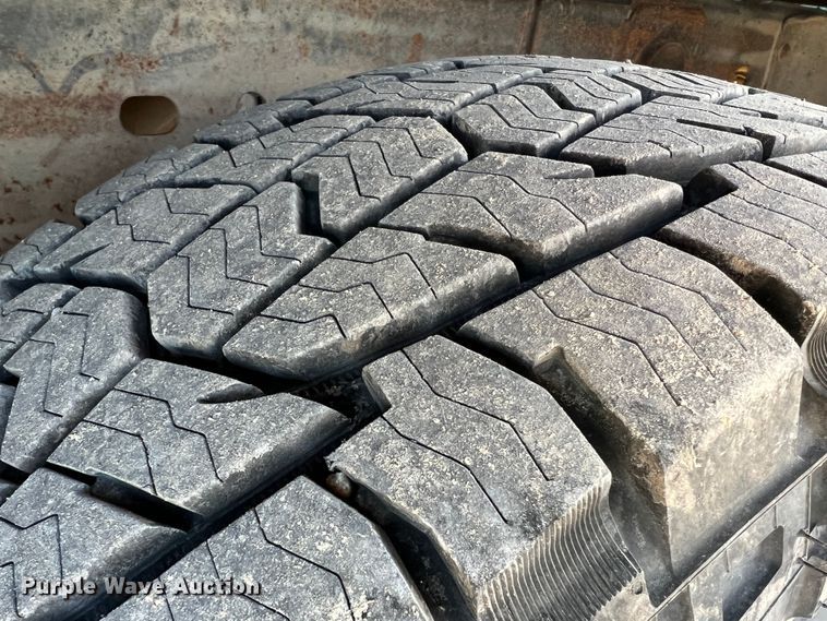 image for item MM9046 2003 Chevrolet Silverado 2500HD  utility bed pickup truck