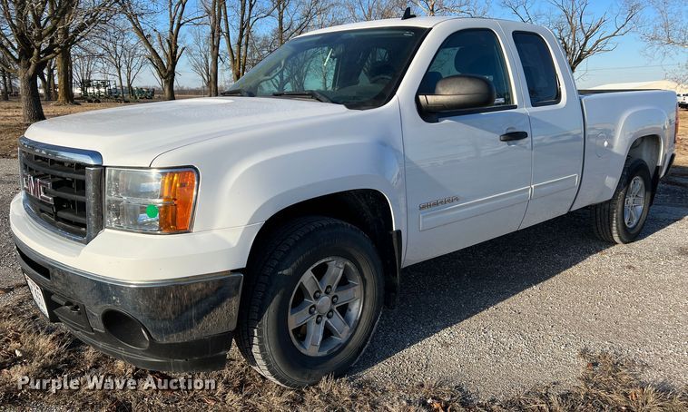 image for item MM9048 2013 GMC Sierra 1500  Ext. Cab pickup truck