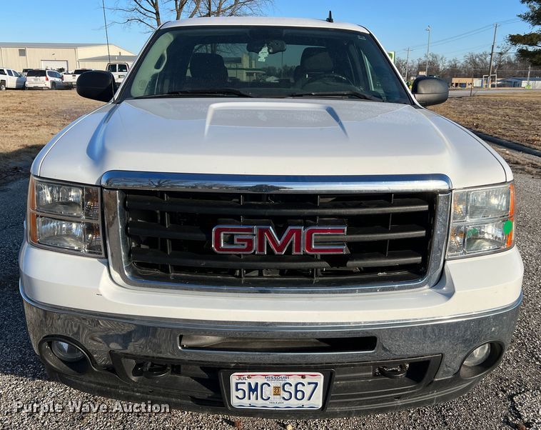 image for item MM9048 2013 GMC Sierra 1500  Ext. Cab pickup truck