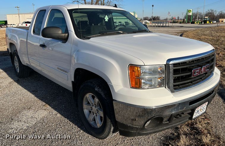 image for item MM9048 2013 GMC Sierra 1500  Ext. Cab pickup truck