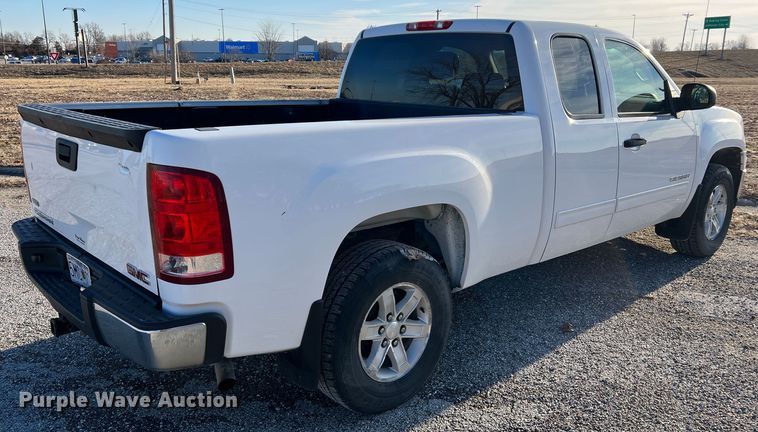 image for item MM9048 2013 GMC Sierra 1500  Ext. Cab pickup truck