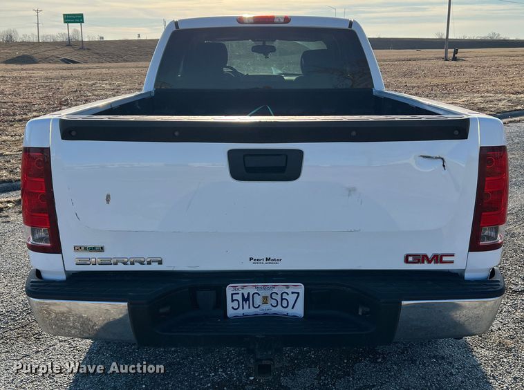 image for item MM9048 2013 GMC Sierra 1500  Ext. Cab pickup truck