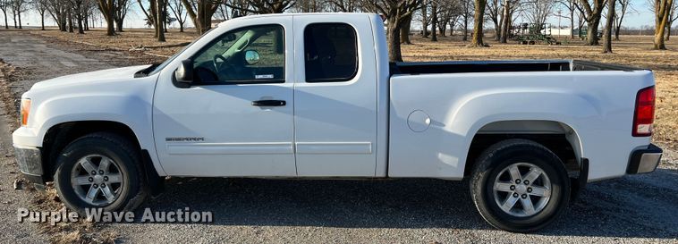 image for item MM9048 2013 GMC Sierra 1500  Ext. Cab pickup truck