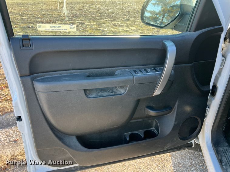 image for item MM9048 2013 GMC Sierra 1500  Ext. Cab pickup truck