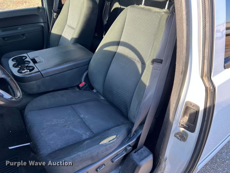 image for item MM9048 2013 GMC Sierra 1500  Ext. Cab pickup truck