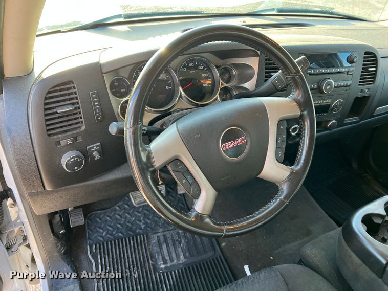 image for item MM9048 2013 GMC Sierra 1500  Ext. Cab pickup truck