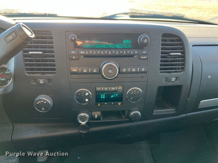 image for item MM9048 2013 GMC Sierra 1500  Ext. Cab pickup truck