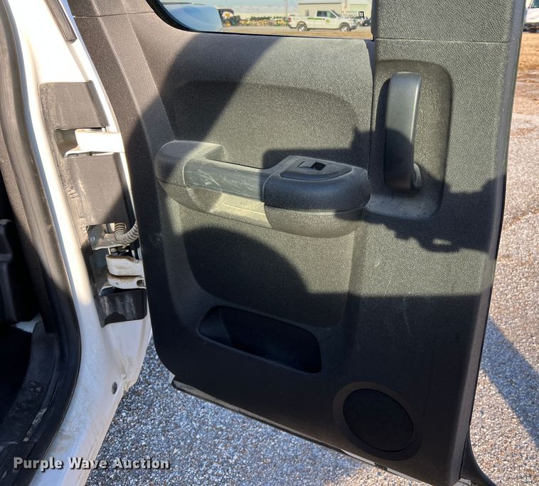 image for item MM9048 2013 GMC Sierra 1500  Ext. Cab pickup truck