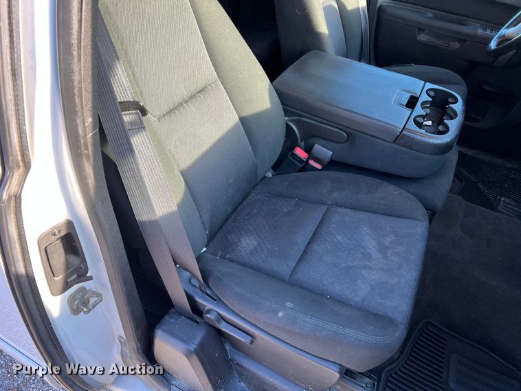 image for item MM9048 2013 GMC Sierra 1500  Ext. Cab pickup truck