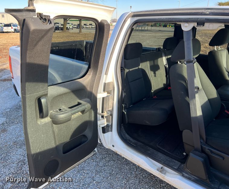 image for item MM9048 2013 GMC Sierra 1500  Ext. Cab pickup truck