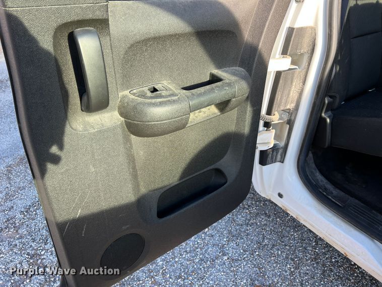 image for item MM9048 2013 GMC Sierra 1500  Ext. Cab pickup truck