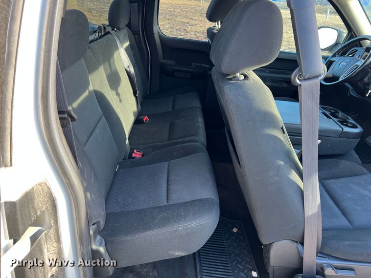 image for item MM9048 2013 GMC Sierra 1500  Ext. Cab pickup truck