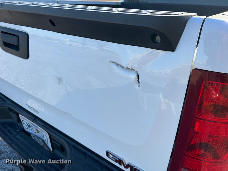 image for item MM9048 2013 GMC Sierra 1500  Ext. Cab pickup truck