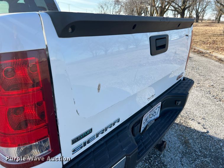 image for item MM9048 2013 GMC Sierra 1500  Ext. Cab pickup truck