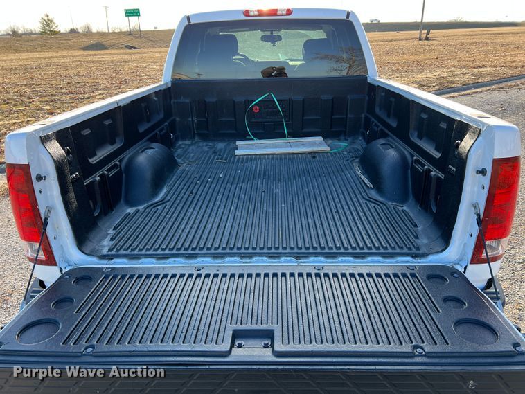 image for item MM9048 2013 GMC Sierra 1500  Ext. Cab pickup truck