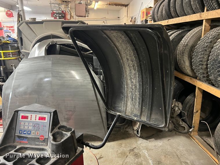 image for item MM9070 Coats Baseline 225  tire balancer