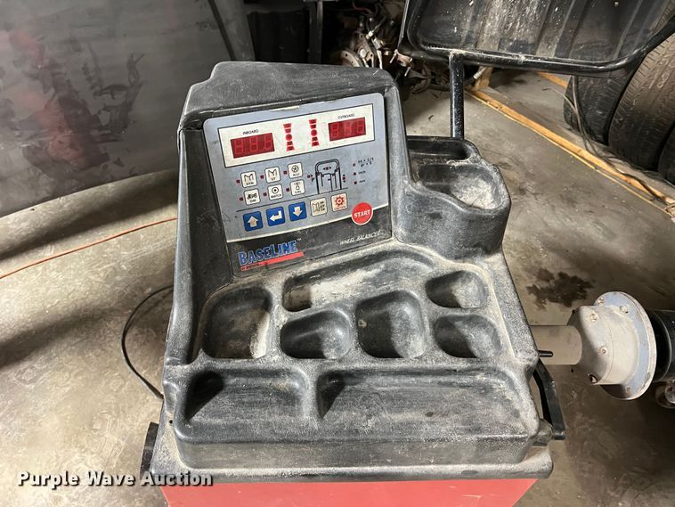 image for item MM9070 Coats Baseline 225  tire balancer