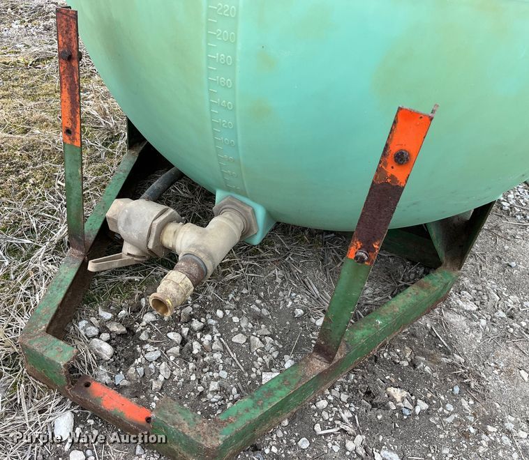 image for item MW9460 (4) poly tanks