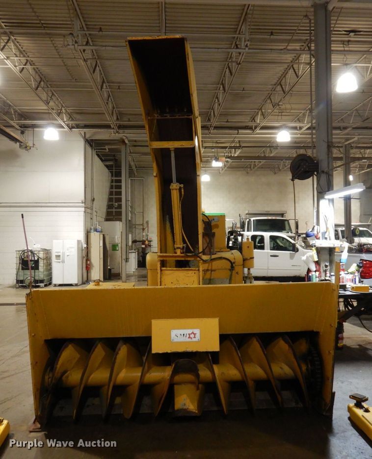 image for item AF9302 1993 SMI 2200  snow blower