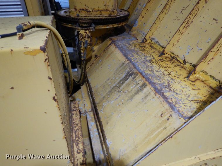 image for item AF9302 1993 SMI 2200  snow blower