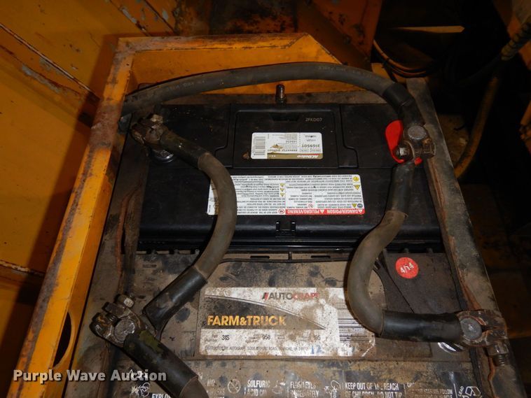 image for item AF9302 1993 SMI 2200  snow blower