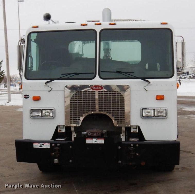 image for item AF9344 2010 Peterbilt PB320  refuse truck