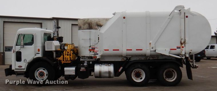 image for item AF9344 2010 Peterbilt PB320  refuse truck