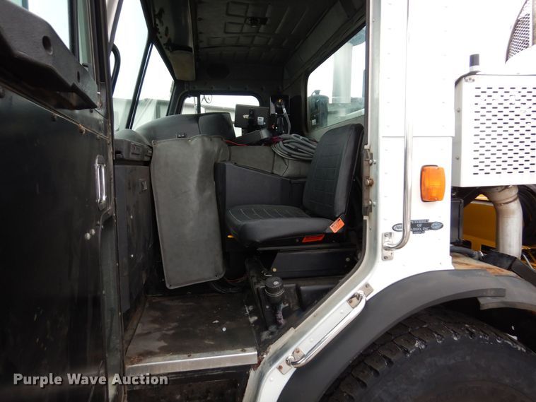 image for item AF9344 2010 Peterbilt PB320  refuse truck