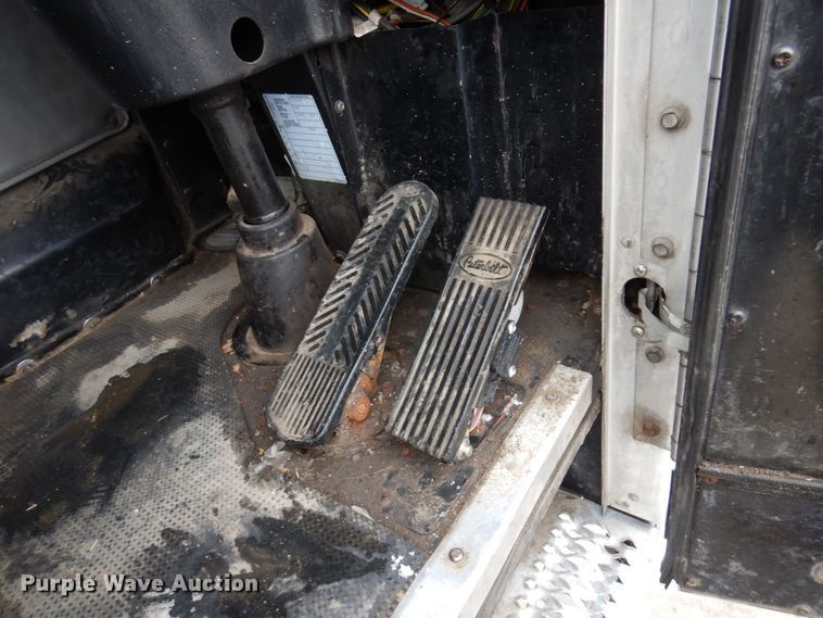 image for item AF9344 2010 Peterbilt PB320  refuse truck