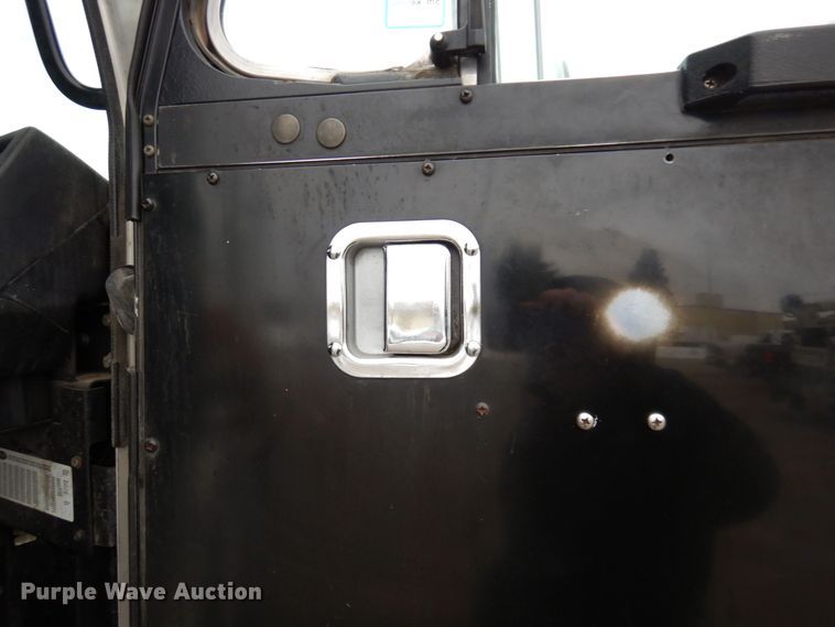 image for item AF9344 2010 Peterbilt PB320  refuse truck