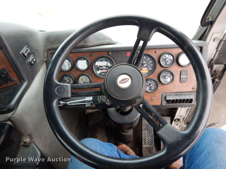 image for item AF9344 2010 Peterbilt PB320  refuse truck