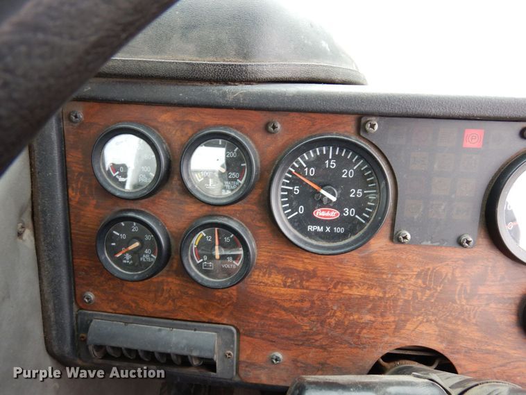 image for item AF9344 2010 Peterbilt PB320  refuse truck