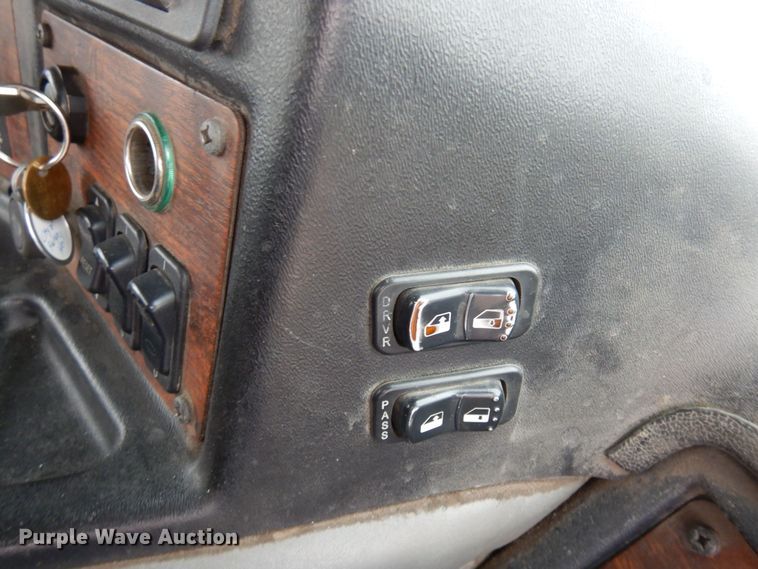 image for item AF9344 2010 Peterbilt PB320  refuse truck