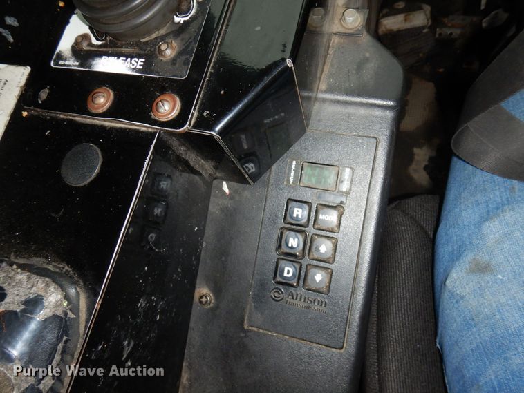 image for item AF9344 2010 Peterbilt PB320  refuse truck