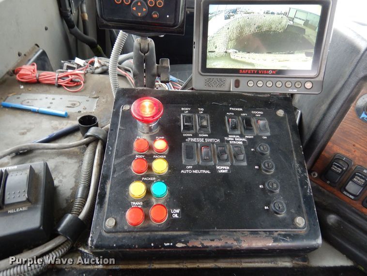 image for item AF9344 2010 Peterbilt PB320  refuse truck