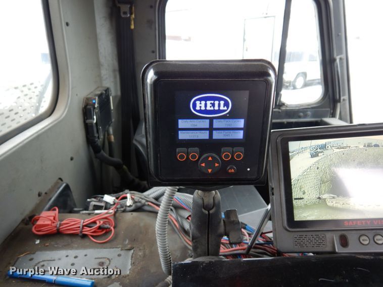 image for item AF9344 2010 Peterbilt PB320  refuse truck