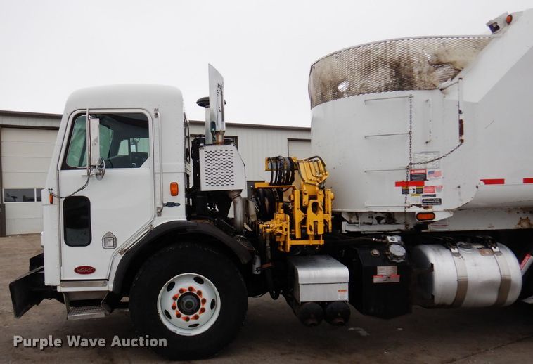 image for item AF9344 2010 Peterbilt PB320  refuse truck